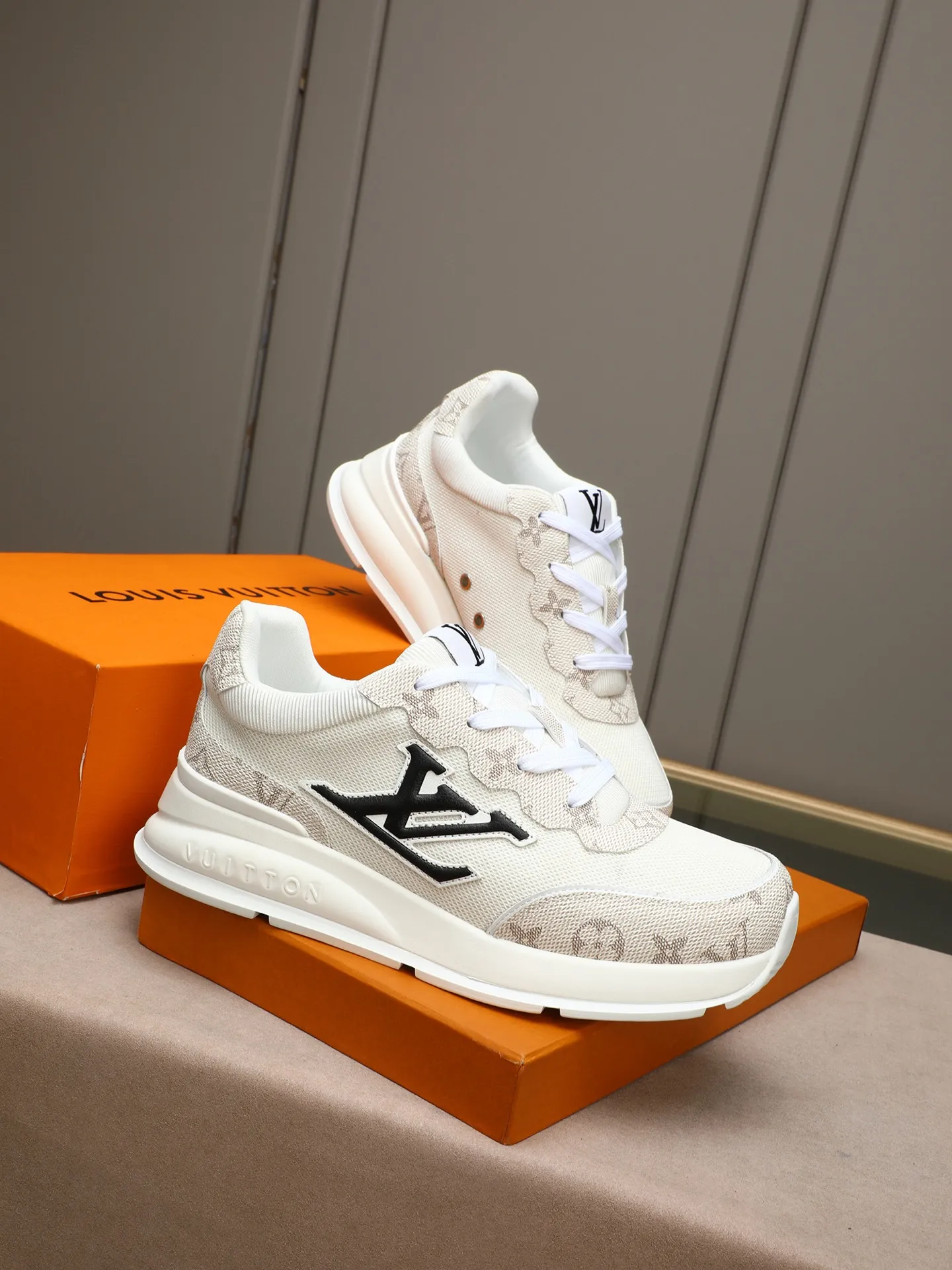 Men's shoes 💰460 Brand: LOUIS VUITTON Louis Vuitton LV Size: 38 39 40 41 42 43 44 (45 customized) Fabric: original cowhide cowhide 🔸Inside of: mesh 🔺Sole: counter foam outsole
